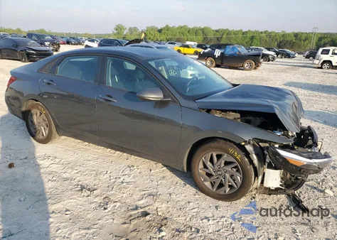 2024 Hyundai Elantra Sel z USA, uszkodzony, nr VIN KMHLM4DG1RU686180